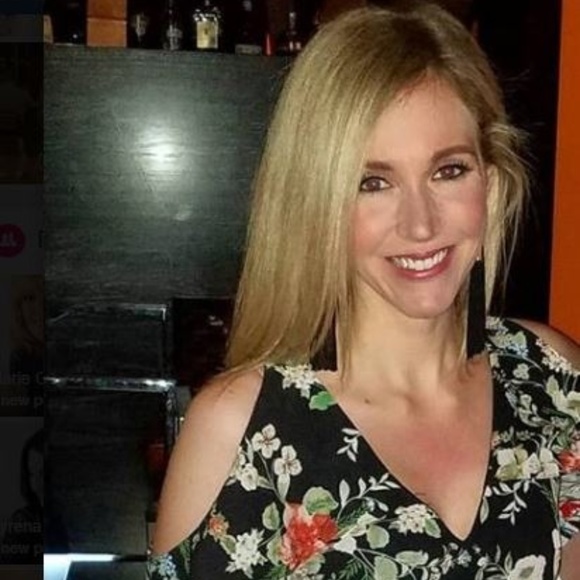 Meet your Posher, Valerie - Picture 1 of 2